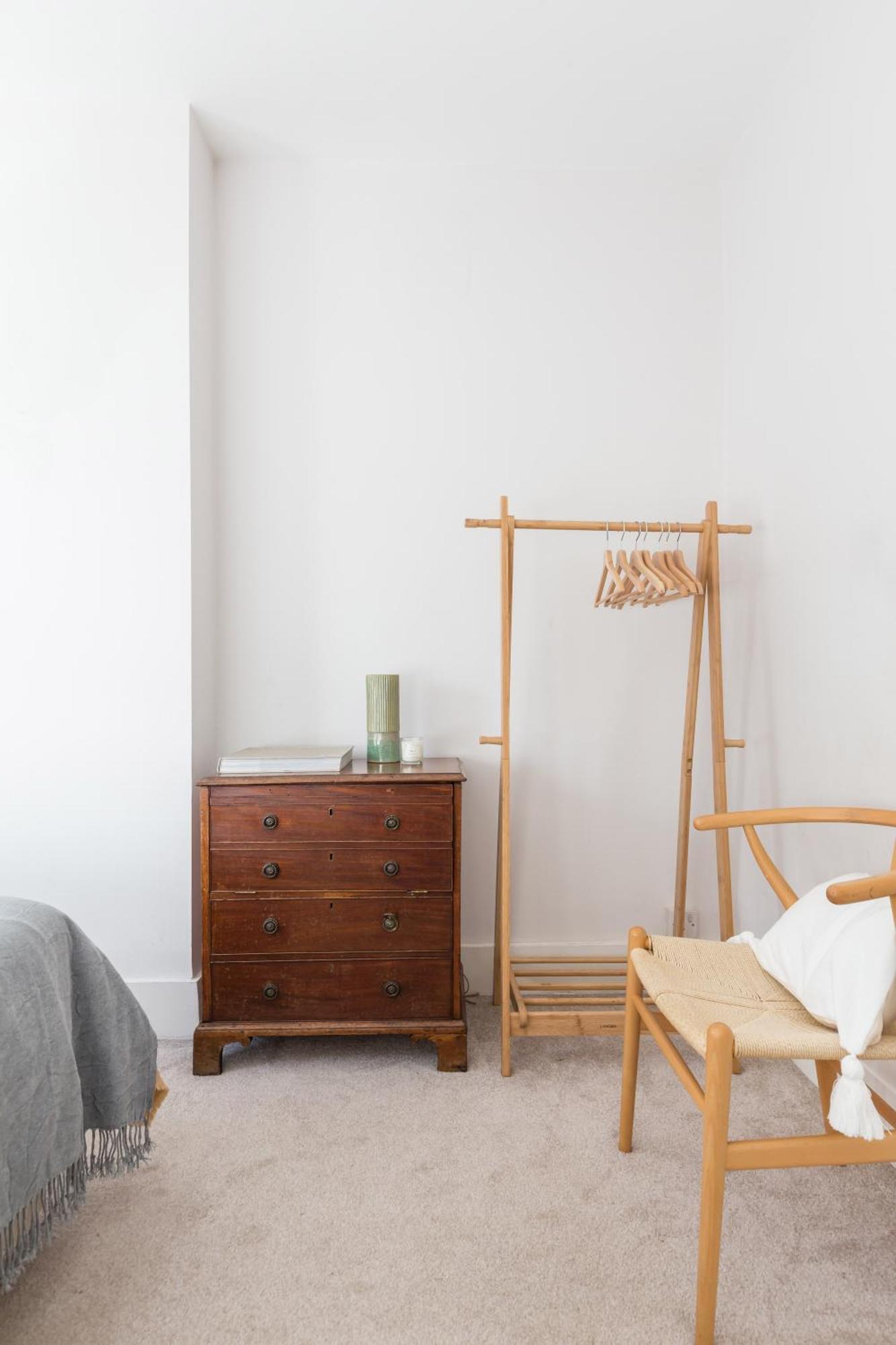 Newly Renovated Large 4-5 Bedroom House London