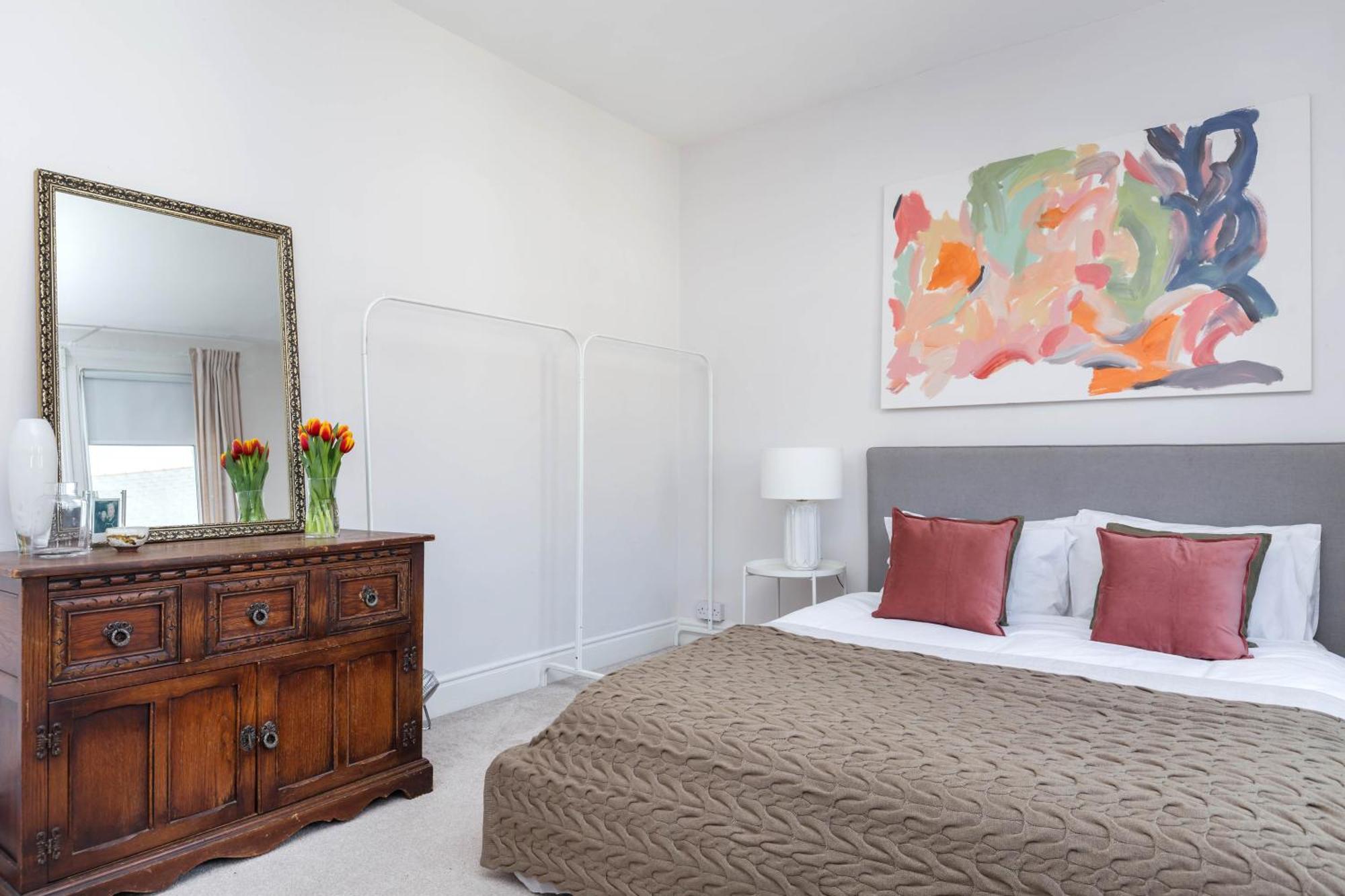 Newly Renovated Large 4-5 Bedroom House Ferienhaus *