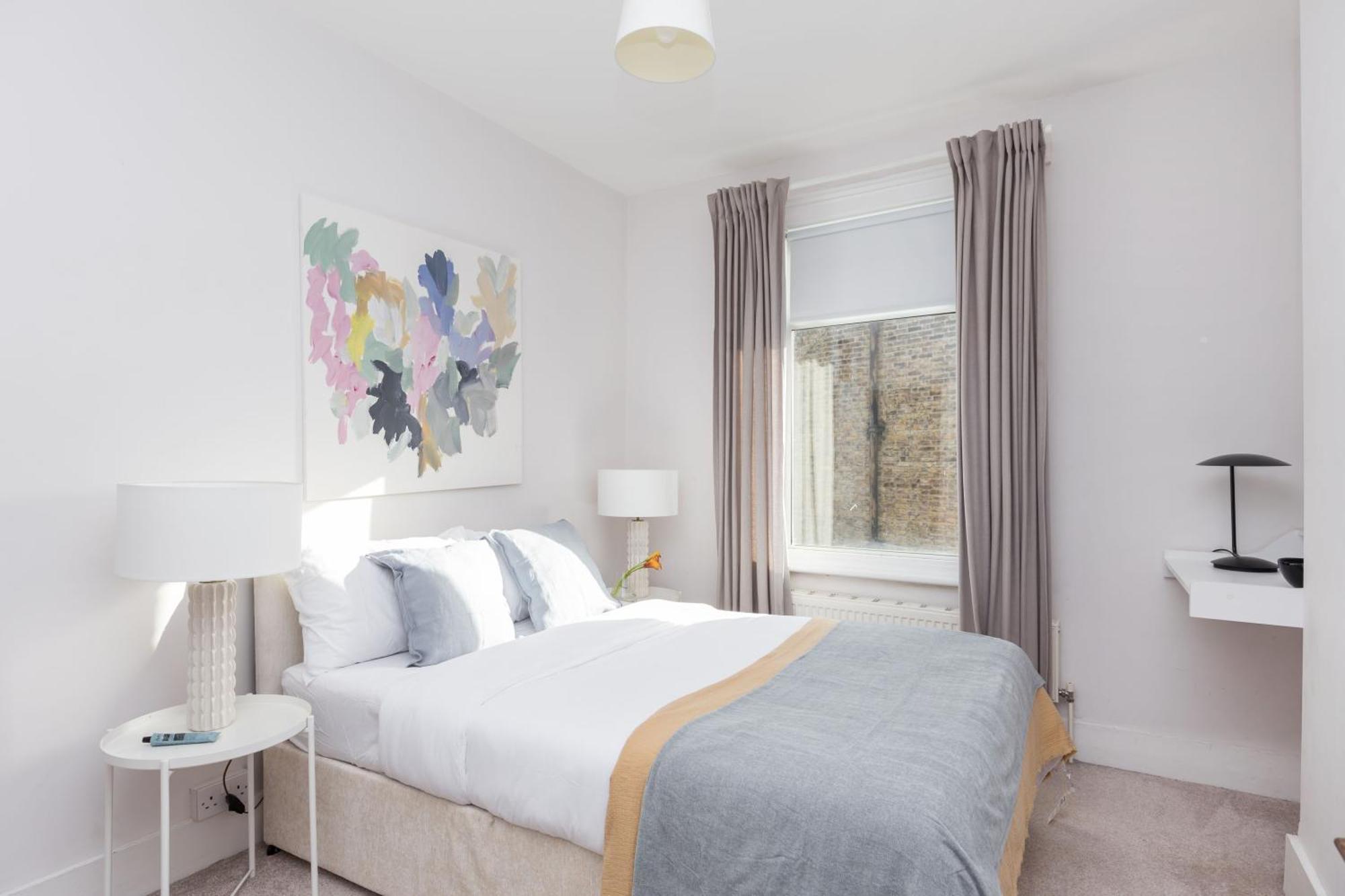Newly Renovated Large 4-5 Bedroom House Londra