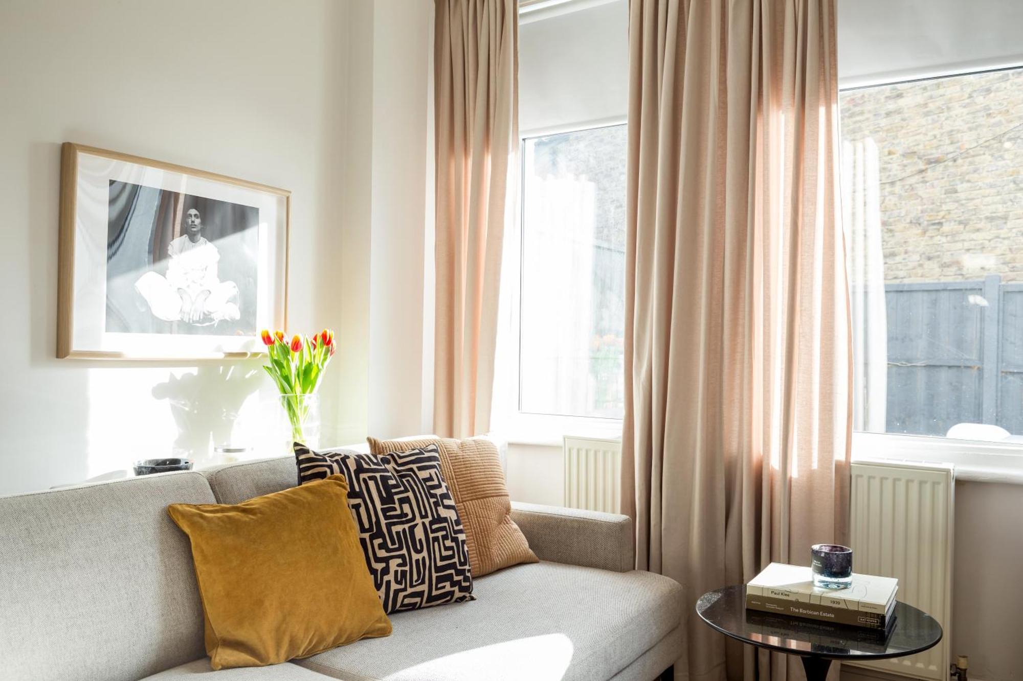 Newly Renovated Large 4-5 Bedroom House * Londra
